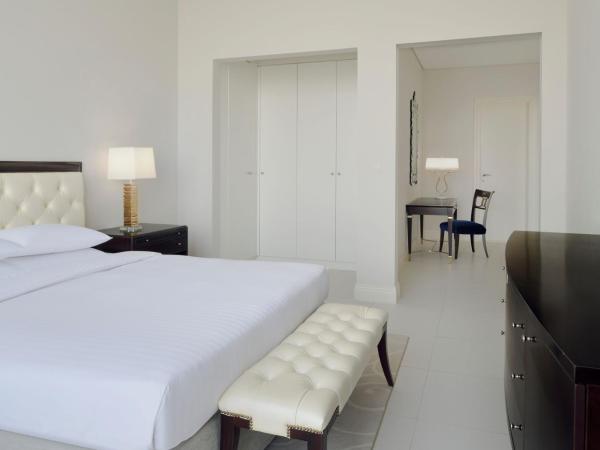 Delta Hotels by Marriott Dubai Investment Park : photo 6 de la chambre executive king room with pantry lounge access and shuttle bus to jbr beach and various shopping malls