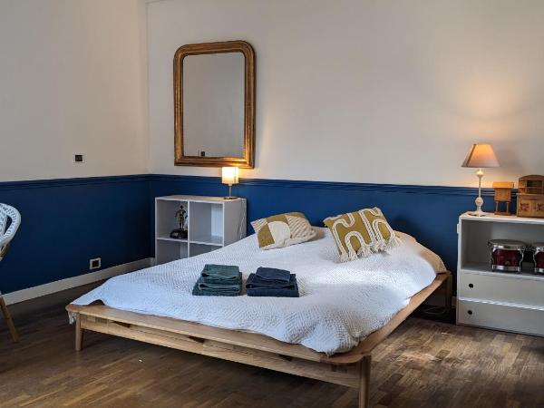 Chambre calme sur jardin Paris Batignolles : photo 2 de la chambre chambre double avec salle de bains privative