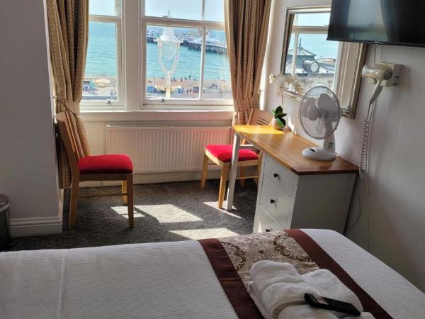 Atlantic Seafront : photo 1 de la chambre double avec salle de bains privative et vue sur mer