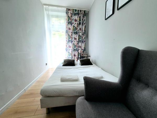 PINI HOSTEL - Przytulne pokoje w centrum Krakowa : photo 4 de la chambre chambre double avec balcon