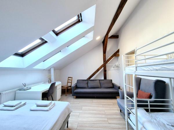 PINI HOSTEL - Przytulne pokoje w centrum Krakowa : photo 7 de la chambre chambre familiale