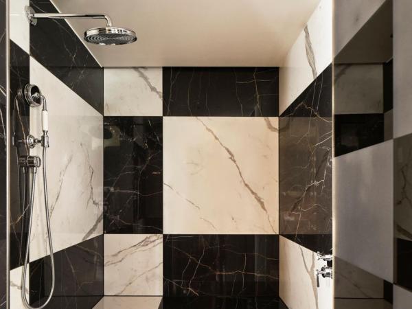 W Budapest : photo 2 de la chambre cozy studio suite king with city view