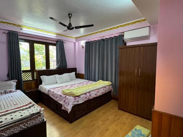 Nepal Bed and Breakfast : photo 1 de la chambre chambre familiale avec salle de bains
