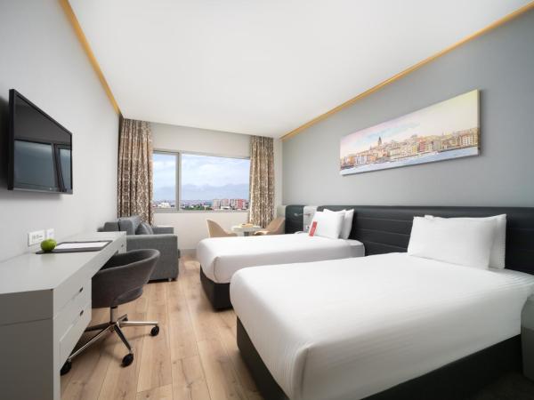 Ramada Plaza by Wyndham Istanbul Atakoy : photo 1 de la chambre chambre lits jumeaux deluxe - vue sur mer
