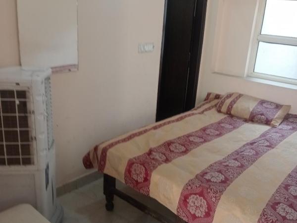 Ever Green Guest House Travel PG : photo 1 de la chambre chambre double avec salle de bains privative