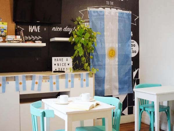 LOPEZ Hostel & Suites : photo 4 de la chambre chambre triple avec salle de bains commune