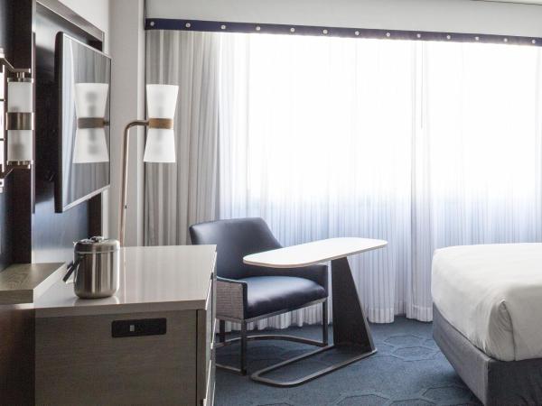 Hyatt Centric Fisherman's Wharf San Francisco : photo 1 de la chambre chambre lit queen-size avec douche accessible en fauteuil roulant