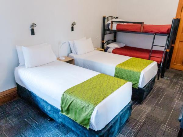 The Cambridge Hotel : photo 5 de la chambre chambre quadruple avec salle de bains privative