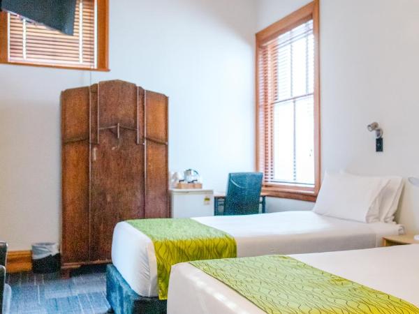 The Cambridge Hotel : photo 4 de la chambre chambre quadruple avec salle de bains privative