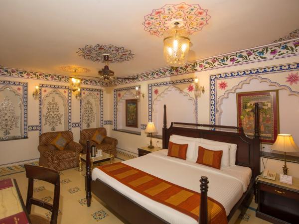 Umaid Bhawan - A Heritage Style Boutique Hotel : photo 3 de la chambre suite royale - prise en charge gratuite à l'arrivée uniquement depuis la gare ferroviaire ou routière