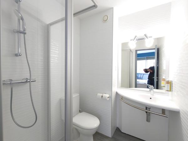 greet hotel Grenoble Centre Gare : photo 4 de la chambre chambre familiale pop (5 personnes)