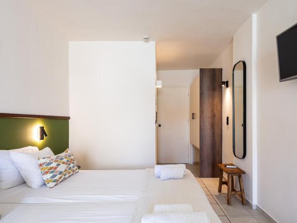 Aristea Hotel : photo 9 de la chambre studio supérieur - vue latérale sur mer