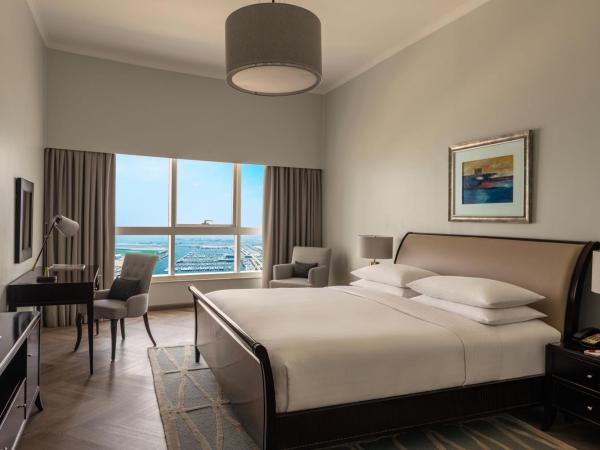 Dubai Marriott Harbour Hotel And Suites : photo 4 de la chambre 4 bedroom suite, 4 bedroom suite, palm view, balcony
