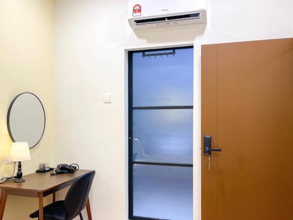 LiLi Stay Lebuh Melayu : photo 3 de la chambre chambre double avec salle de bains privative