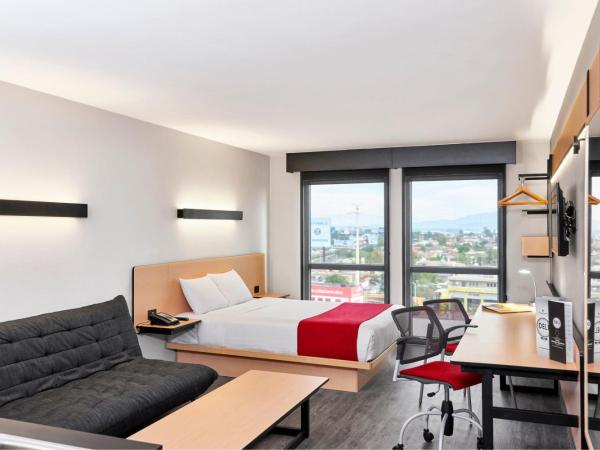 City Express by Marriott Mérida : photo 6 de la chambre chambre lit king-size supérieure avec canapé-lit