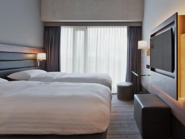 Moxy Amsterdam Houthavens : photo 2 de la chambre chambre lits jumeaux moxy sleeper