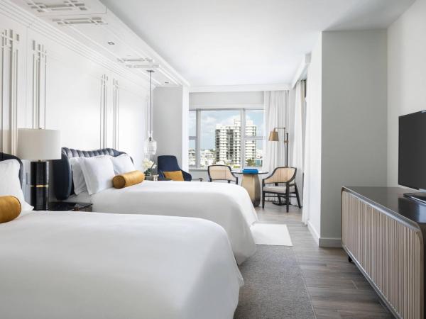 The Ritz-Carlton, South Beach : photo 3 de la chambre chambre avec 2 lits doubles et baignoire adaptée - accessible aux personnes à mobilité réduite et malentendantes - vue sur ville