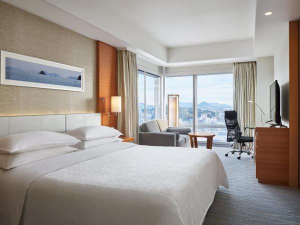 Sheraton Grand Hiroshima Hotel : photo 2 de la chambre chambre d’angle deluxe avec lit king-size - vue sur ville
