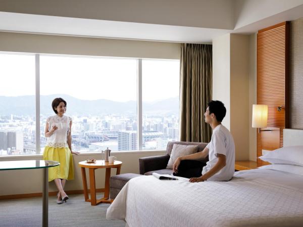 Sheraton Grand Hiroshima Hotel : photo 6 de la chambre chambre deluxe avec lit king-size - vue sur ville
