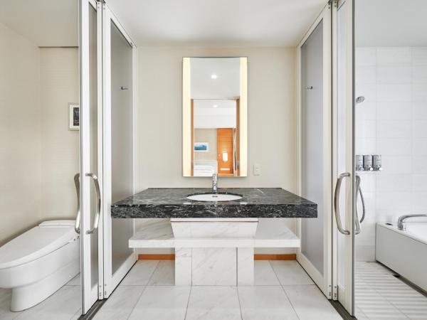 Sheraton Grand Hiroshima Hotel : photo 3 de la chambre chambre d’angle deluxe avec lit king-size - vue sur ville