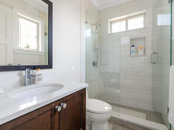 Elegant Vancouver Room with Private Bathroom : photo 3 de la chambre chambre double avec salle de bains privative