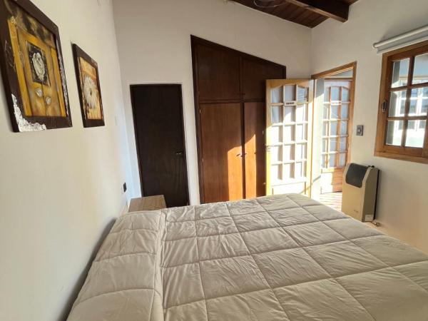 La Félicité Hostel : photo 1 de la chambre chambre double ou lits jumeaux avec salle de bains privative