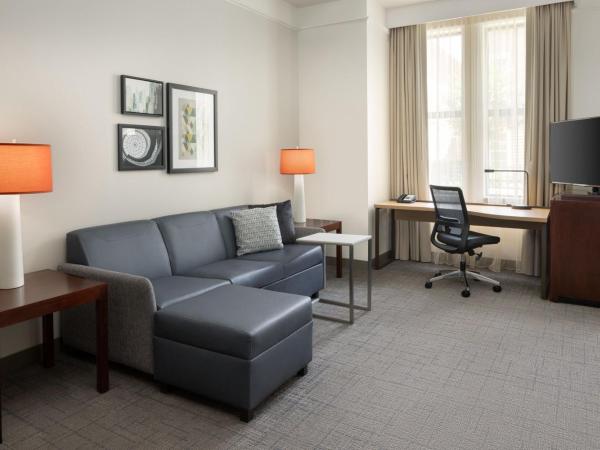 Residence Inn Savannah Downtown Historic District : photo 2 de la chambre cottage queen studio with sofa bed