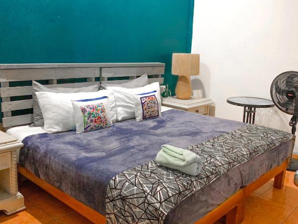 Casa Frida GayLodging : photo 1 de la chambre chambre double standard avec salle de bains commune