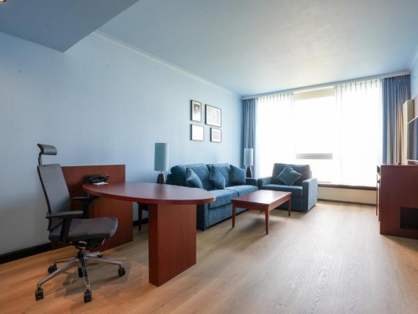 Crowne Plaza Antwerpen, an IHG Hotel : photo 3 de la chambre suite 1 chambre lit king-size avec canapé-lit