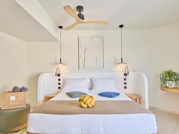 Paralos Kosta Alímia : photo 1 de la chambre suite avec piscine privée