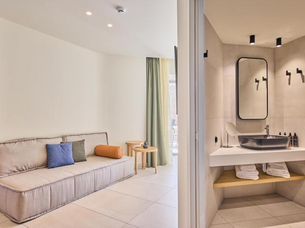 Paralos Kosta Alímia : photo 3 de la chambre suite vue mer