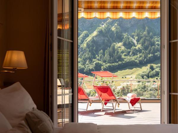 Hotel Restaurant Waldhaus : photo 10 de la chambre chambre double supérieure avec balcon et vue sur la montagne