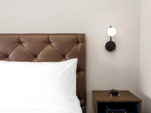 Four Points by Sheraton Kelowna Airport : photo 10 de la chambre premium 1 king