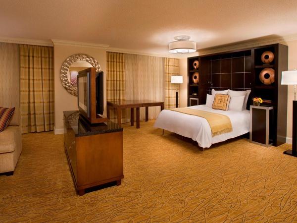 Toronto Airport Marriott Hotel : photo 4 de la chambre suite lit queen-size hôpital murphy - accès au salon m club - dernier Étage