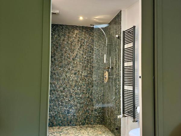 Le Clos Jeannon : photo 4 de la chambre chambre double avec salle de bains privative