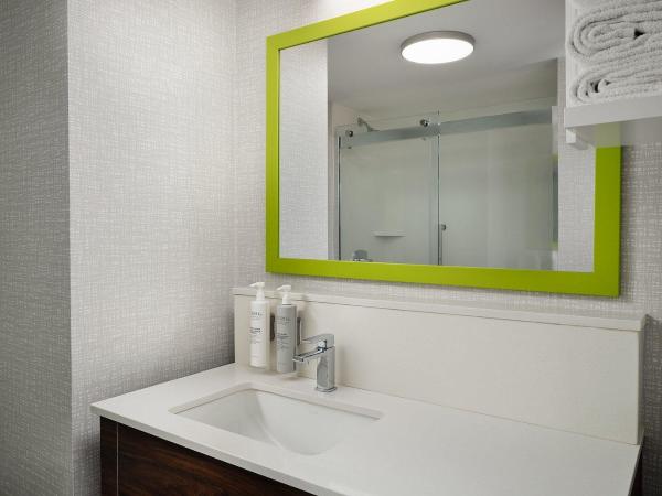 Hampton Inn San Diego/Del Mar : photo 6 de la chambre chambre lit king-size - non-fumeurs