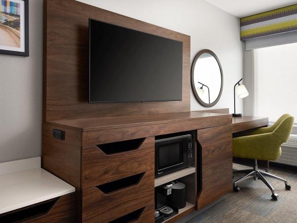 Hampton Inn San Diego/Del Mar : photo 7 de la chambre chambre lit king-size - non-fumeurs