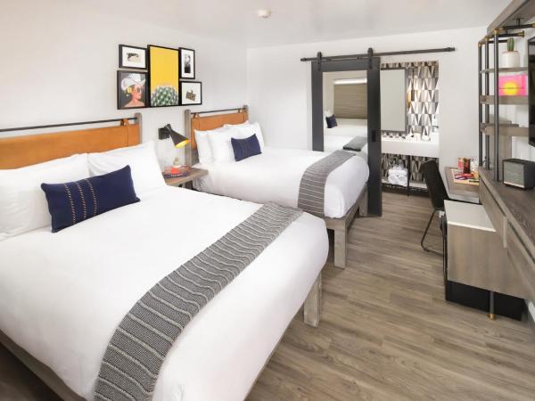 voco The Tuxon, an IHG Hotel : photo 1 de la chambre chambre double standard