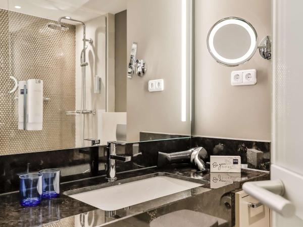 Dorint City-Hotel Bremen : photo 2 de la chambre chambre lit king-size standard