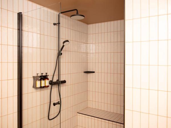 Bob W Kaarti : photo 10 de la chambre penthouse apartment with sauna & balcony