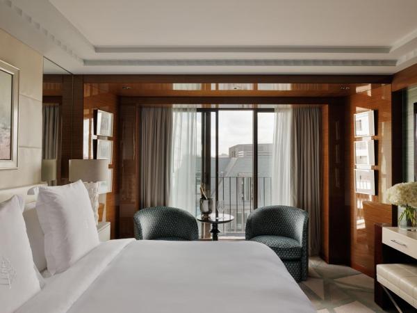 Four Seasons Hotel London at Park Lane : photo 1 de la chambre suite westminster avec lit king-size
