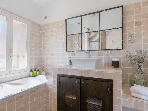 La Prévôté - Hôtel Particulier & Restaurant : photo 3 de la chambre chambre double confort avec baignoire