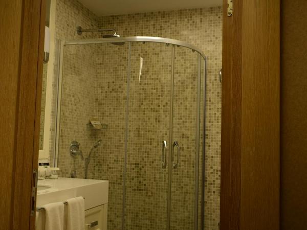 Bof Hotels Ceo Suites Atasehir : photo 7 de la chambre suite lit king-size