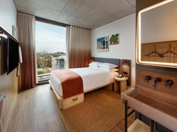 Moxy Sydney Airport : photo 3 de la chambre moxy queen city view