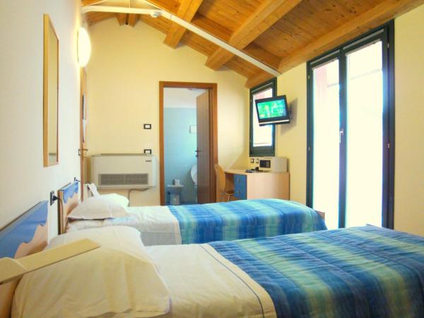 Central Hostel BG : photo 3 de la chambre chambre lits jumeaux