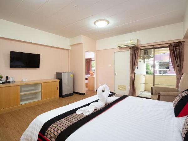 P-Park Hotel near Yanhee Hospital : photo 7 de la chambre chambre triple deluxe