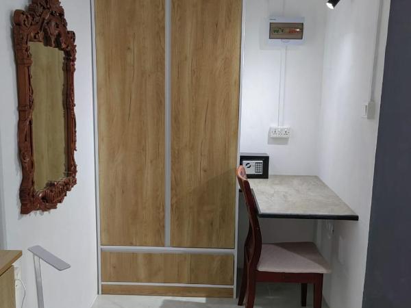 R Garden Studio 2 moderne pour couple dans un cadre relaxant et confortable : photo 7 de la chambre chambre double avec salle de bains privative