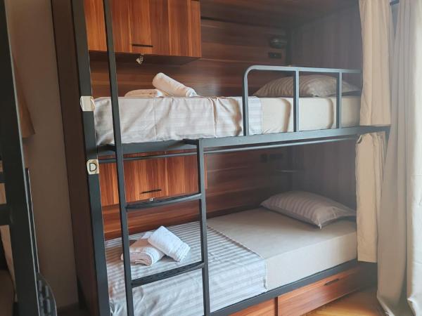 Hostel Pulp Fiction : photo 7 de la chambre lit dans dortoir 6 lits