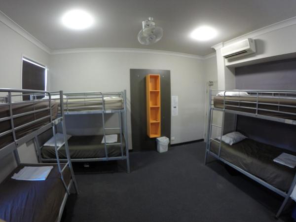 Global Backpackers Port Douglas : photo 1 de la chambre lit dans dortoir mixte de 10 lits (réservé aux personnes de 18 à 35 ans)