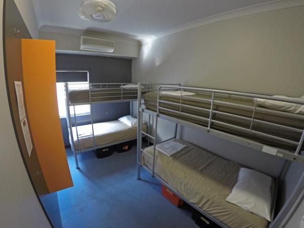 Global Backpackers Port Douglas : photo 1 de la chambre lit dans dortoir mixte de 4 lits (réservé aux personnes de 18 à 35 ans)